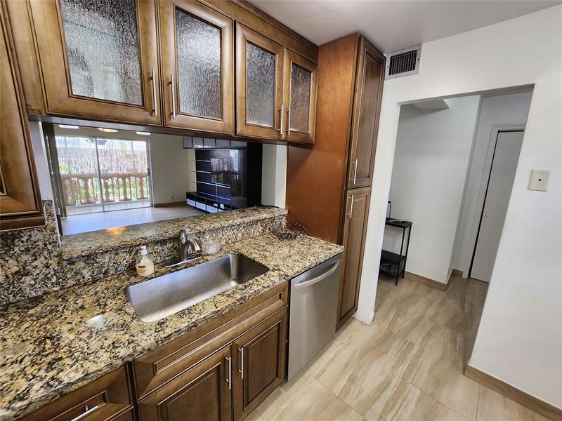Image 4 of 39 For 219 14th Ave