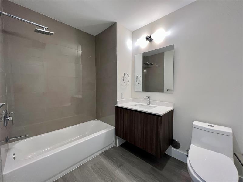 Image 10 of 16 For 1938 Jackson St  305