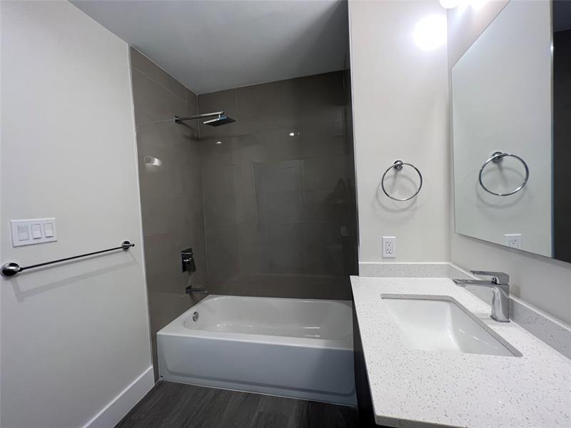 Image 11 of 16 For 1938 Jackson St  305