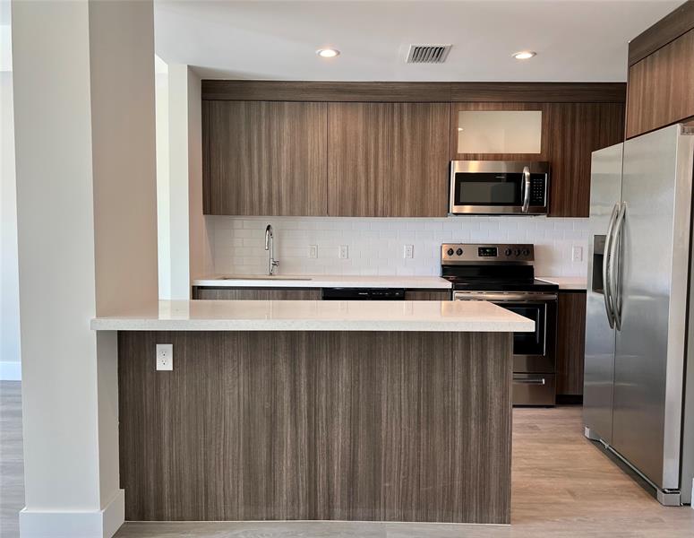 Image 6 of 16 For 1938 Jackson St  305