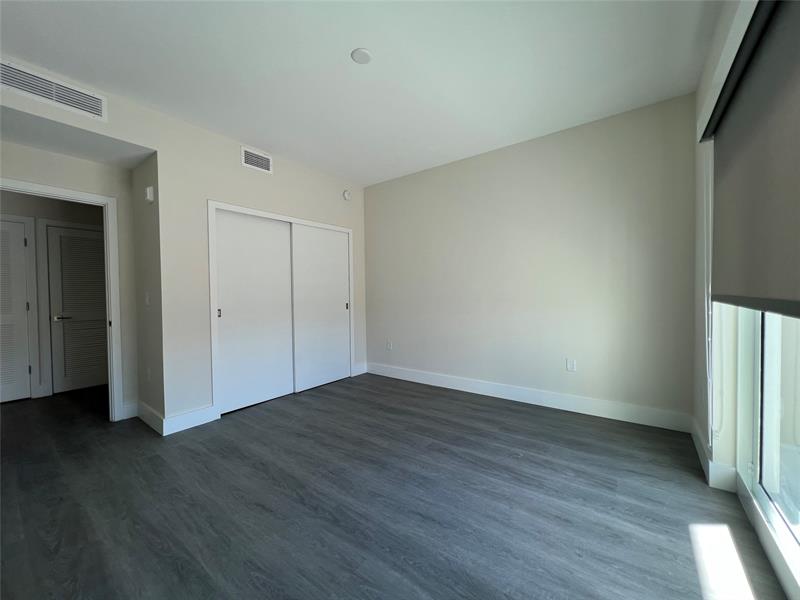 Image 9 of 16 For 1938 Jackson St  305