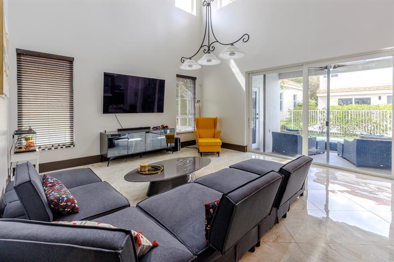 Image 11 of 36 For 4080 Lansing Ave