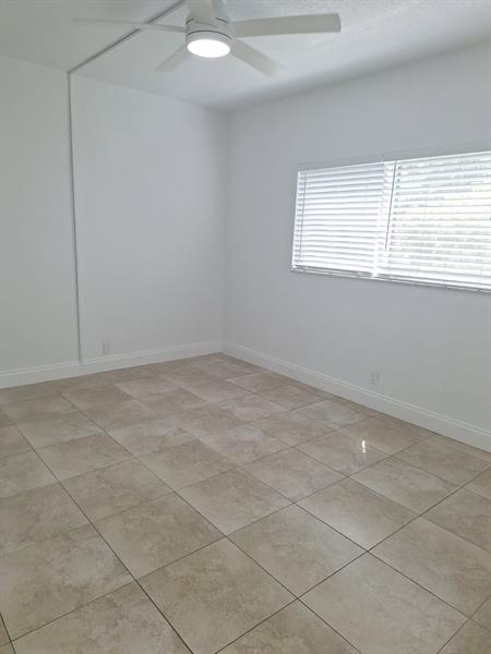 Image 10 of 17 For 5800 Margate Blvd  722