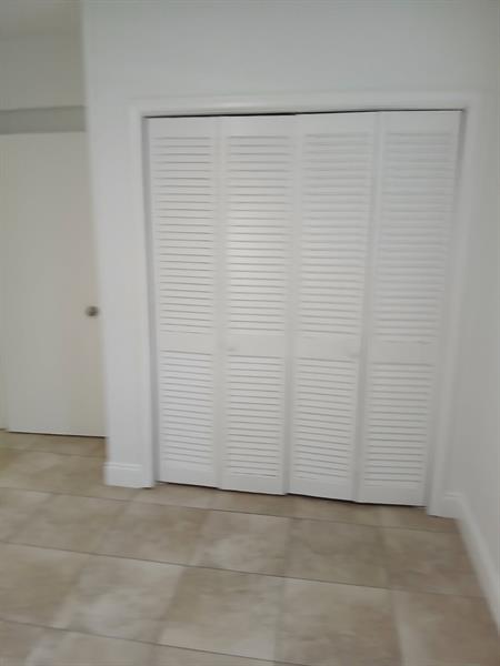 Image 11 of 17 For 5800 Margate Blvd  722