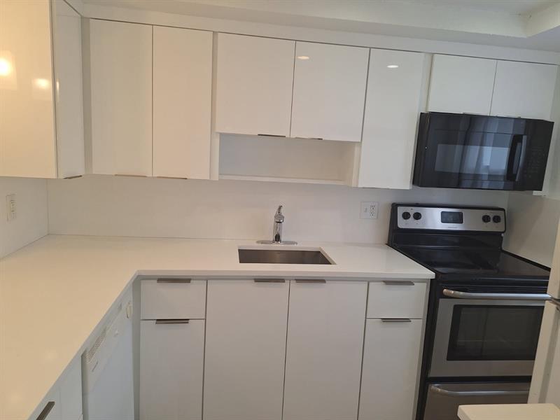 Image 4 of 17 For 5800 Margate Blvd  722