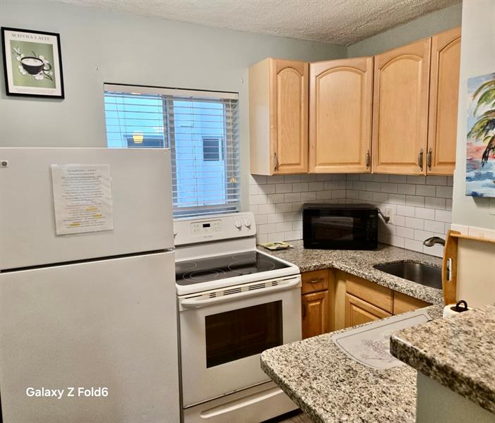 Image 4 of 32 For 3225 16th St  9a