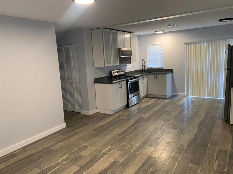 Image 3 of 8 For 790 46th Ct  2