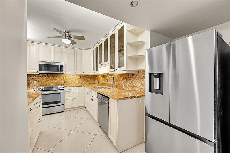 Image 20 of 49 For 801 Ocean Dr  706