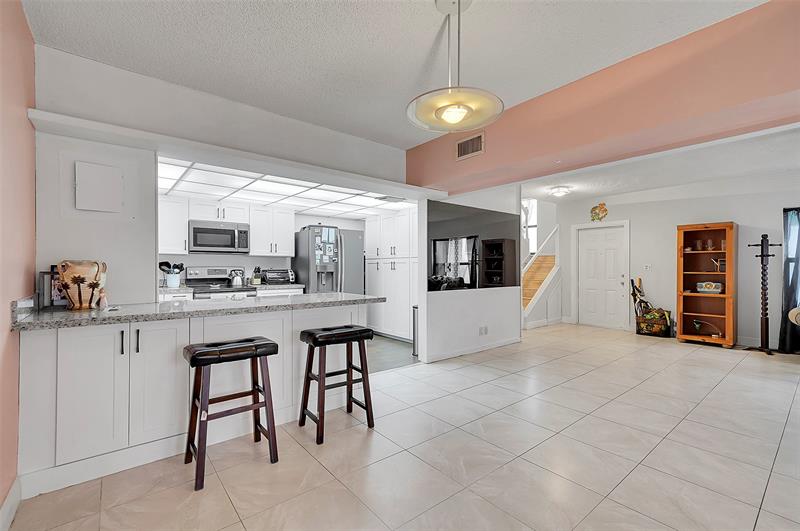 Image 14 of 39 For 2774 University Dr  10a