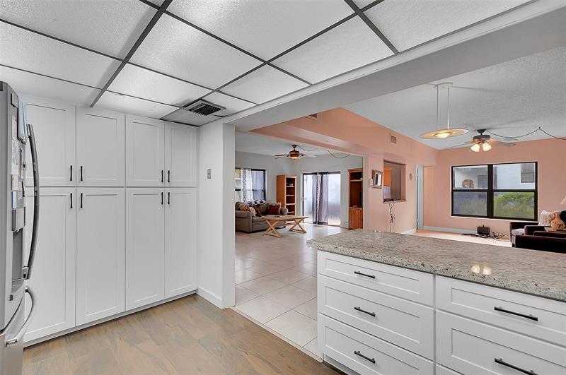 Image 18 of 39 For 2774 University Dr  10a