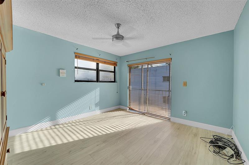 Image 19 of 39 For 2774 University Dr  10a