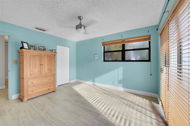 Image 20 of 39 For 2774 University Dr  10a