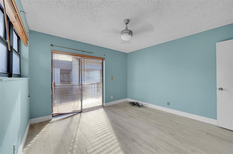 Image 21 of 39 For 2774 University Dr  10a