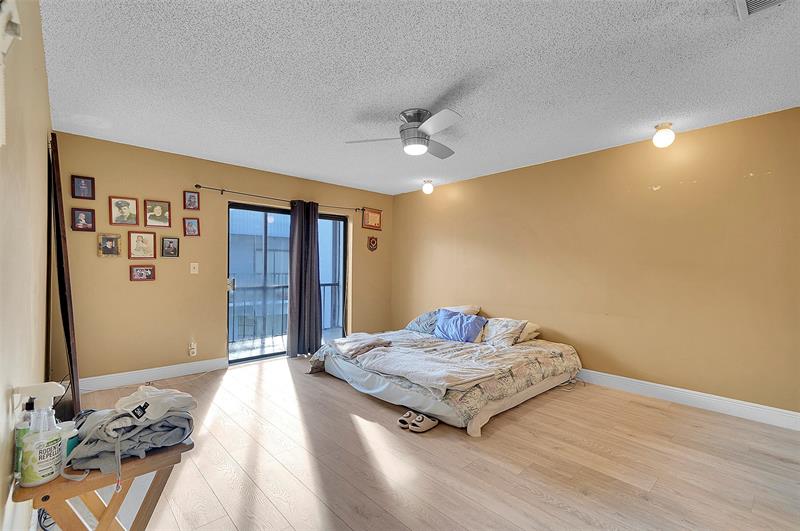 Image 24 of 39 For 2774 University Dr  10a