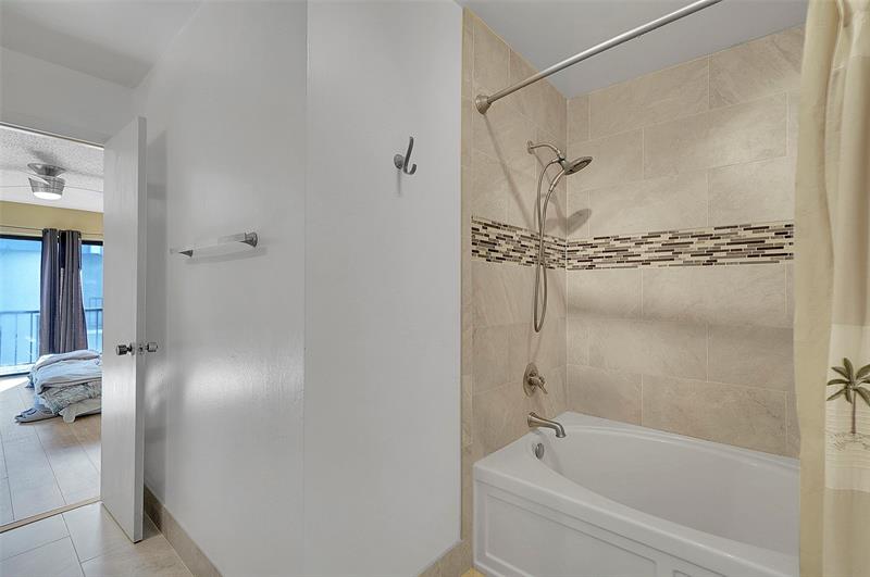 Image 29 of 39 For 2774 University Dr  10a