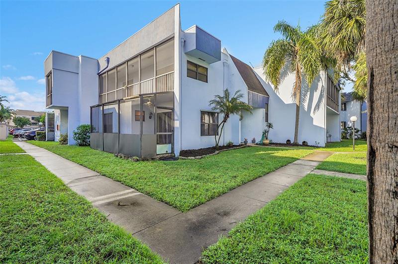 Image 3 of 39 For 2774 University Dr  10a