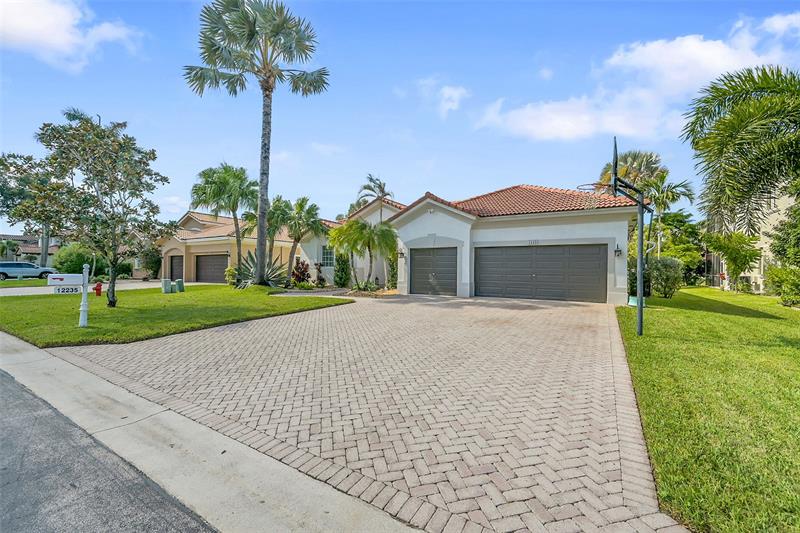 Image 4 of 61 For 12235 49th St