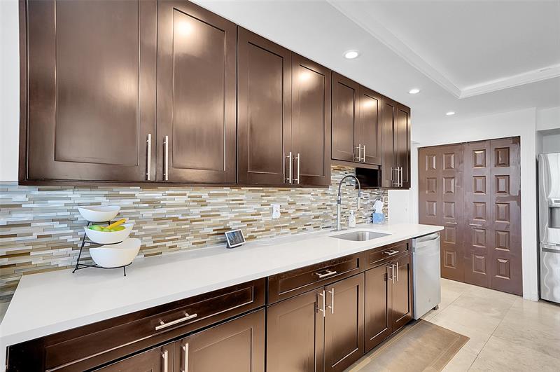 Image 11 of 55 For 1401 Ocean Dr  204