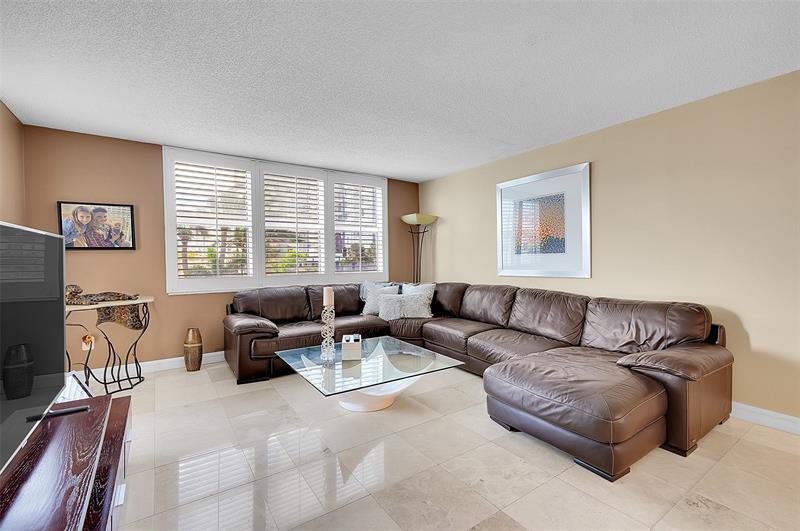 Image 19 of 55 For 1401 Ocean Dr  204