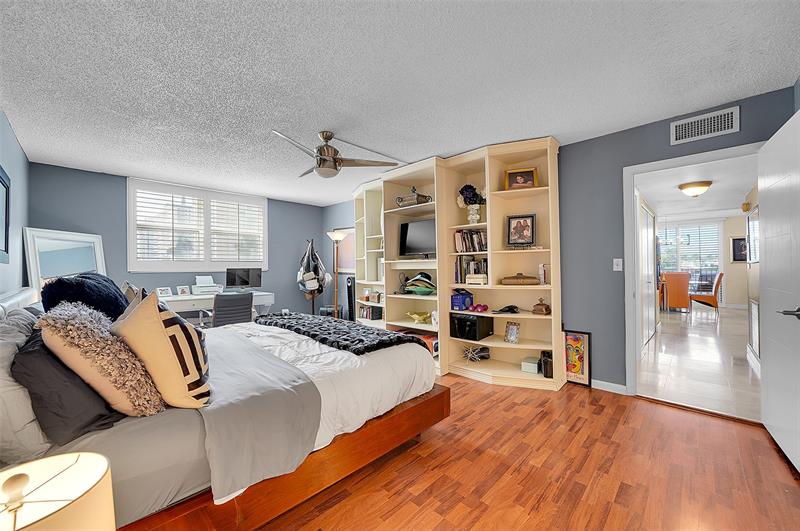 Image 30 of 55 For 1401 Ocean Dr  204