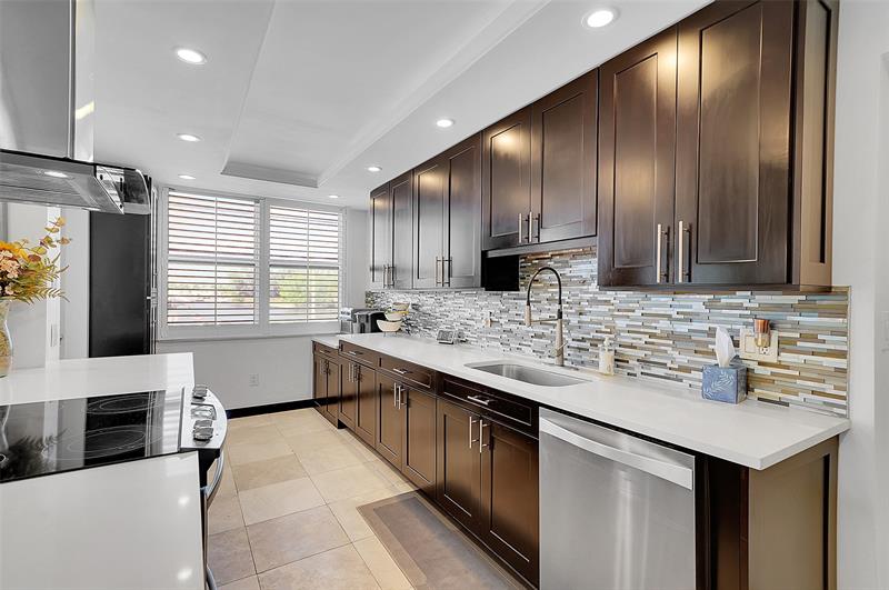 Image 4 of 55 For 1401 Ocean Dr  204