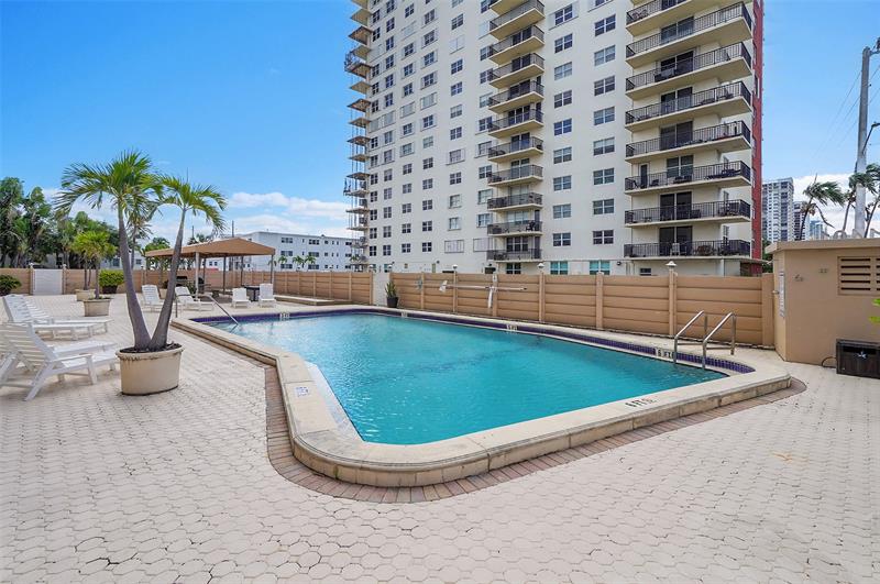 Image 43 of 55 For 1401 Ocean Dr  204
