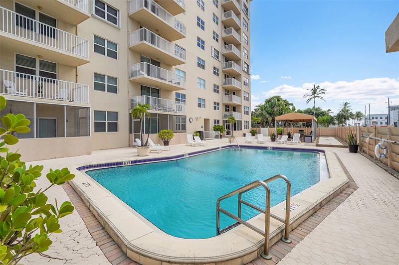 Image 44 of 55 For 1401 Ocean Dr  204