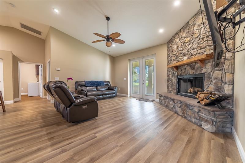 Image 11 of 32 For 2322 2nd Ct  