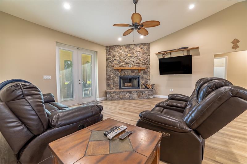 Image 12 of 32 For 2322 2nd Ct  