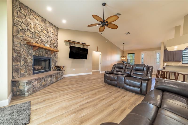 Image 13 of 32 For 2322 2nd Ct  