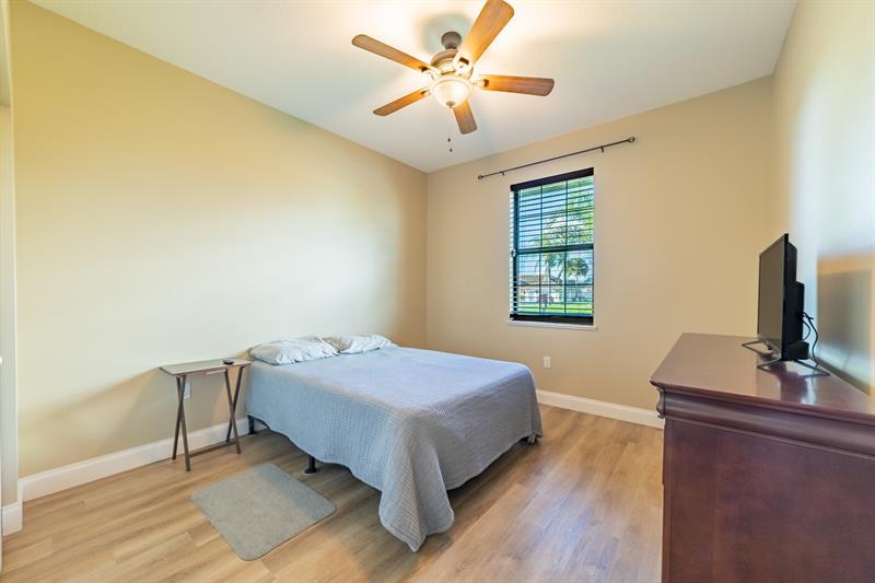 Image 21 of 32 For 2322 2nd Ct  