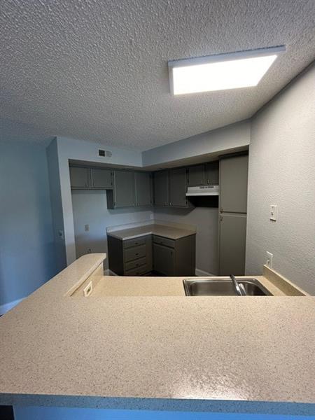 Image 11 of 28 For 1401 Village Blvd  923