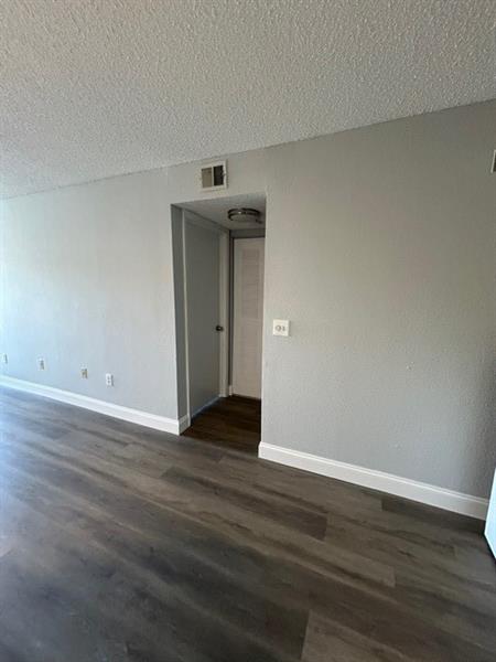 Image 14 of 28 For 1401 Village Blvd  923