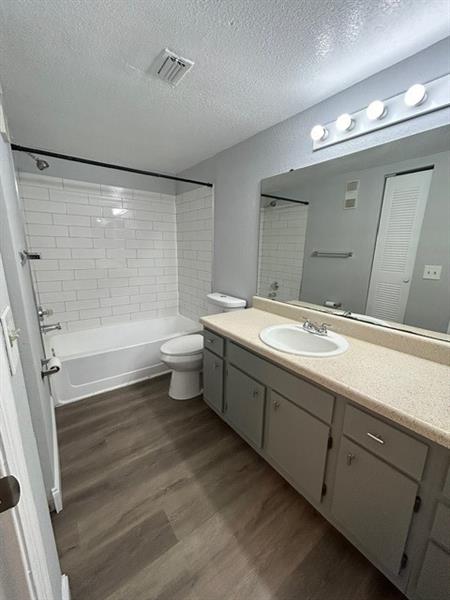 Image 17 of 28 For 1401 Village Blvd  923