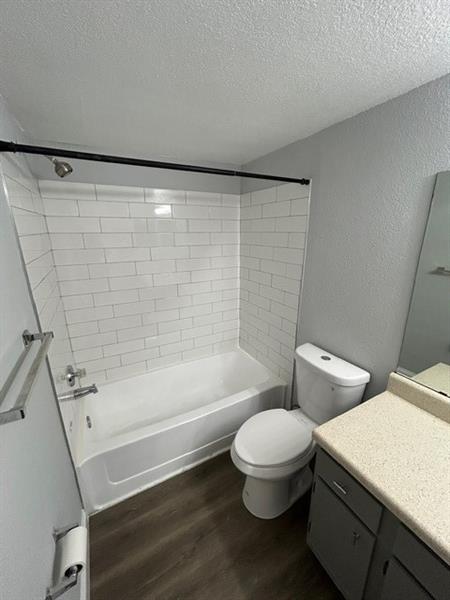 Image 18 of 28 For 1401 Village Blvd  923