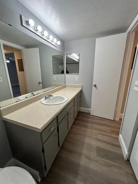 Image 19 of 28 For 1401 Village Blvd  923