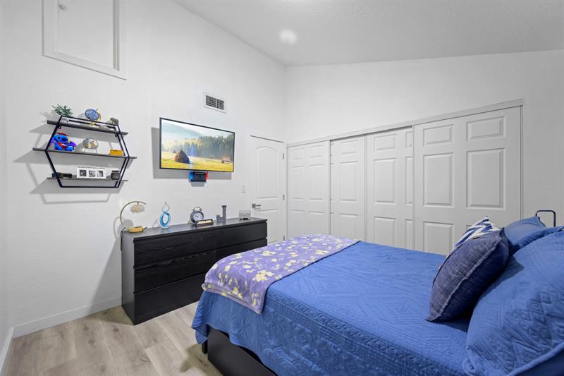 Image 17 of 22 For 8010 152nd Ave  205