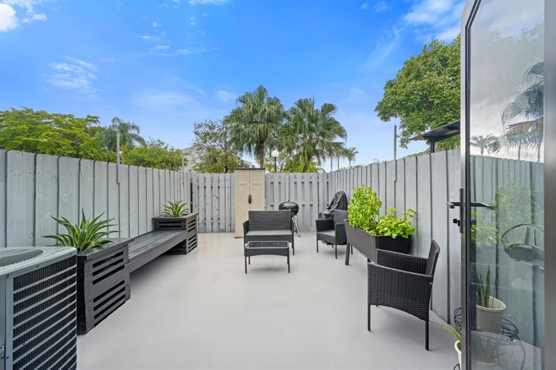 Image 6 of 22 For 8010 152nd Ave  205