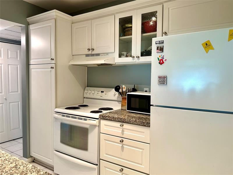 Image 12 of 36 For 930 Twin Lakes Dr  8-p