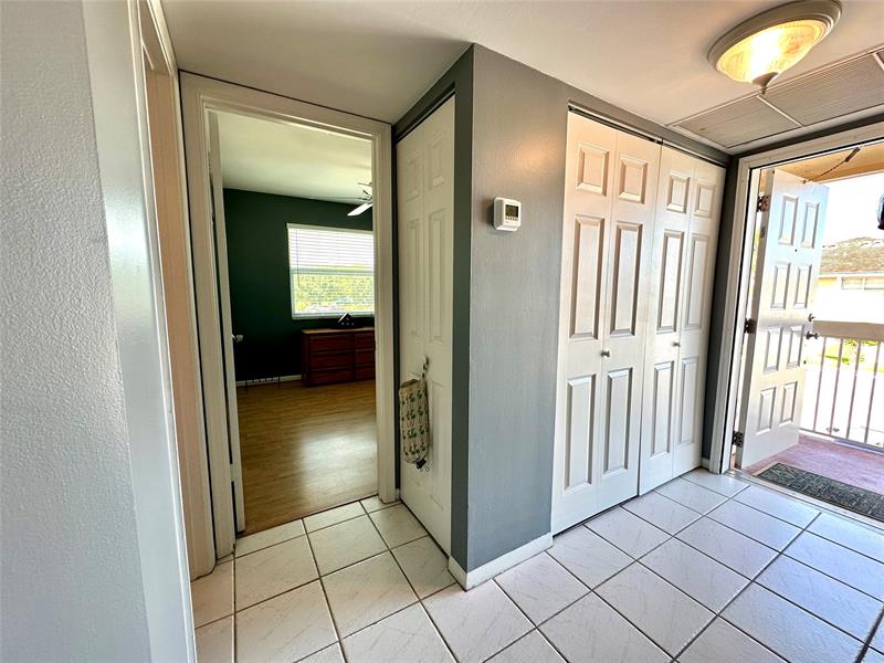 Image 14 of 36 For 930 Twin Lakes Dr  8-p