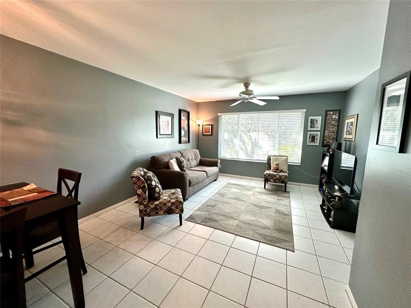 Image 15 of 36 For 930 Twin Lakes Dr  8-p