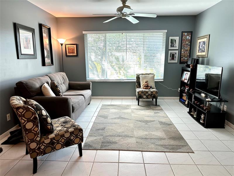 Image 17 of 36 For 930 Twin Lakes Dr  8-p