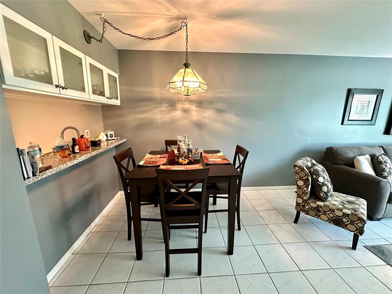 Image 19 of 36 For 930 Twin Lakes Dr  8-p