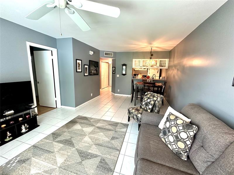 Image 20 of 36 For 930 Twin Lakes Dr  8-p