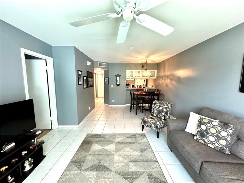 Image 21 of 36 For 930 Twin Lakes Dr  8-p