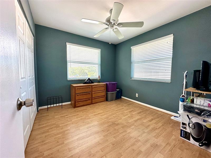 Image 22 of 36 For 930 Twin Lakes Dr  8-p