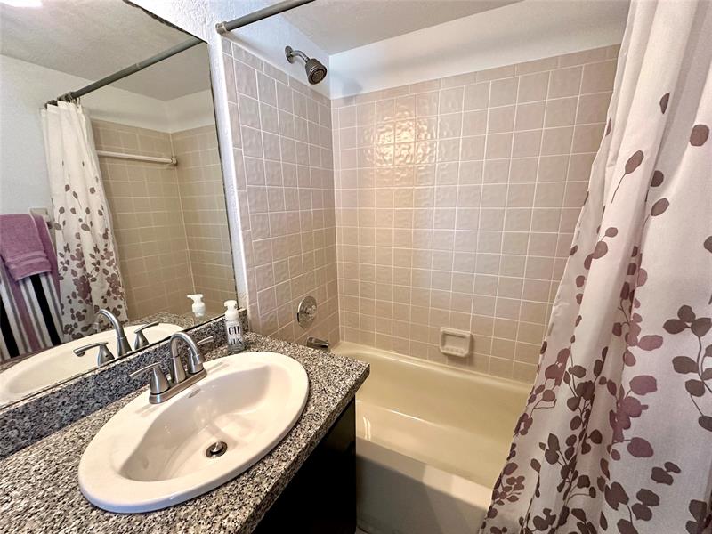 Image 24 of 36 For 930 Twin Lakes Dr  8-p