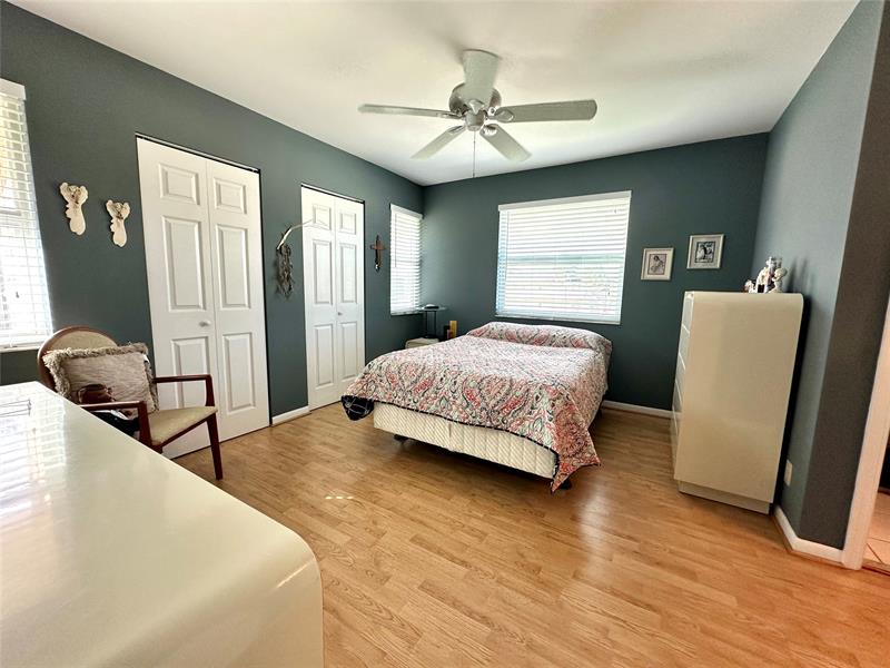 Image 25 of 36 For 930 Twin Lakes Dr  8-p