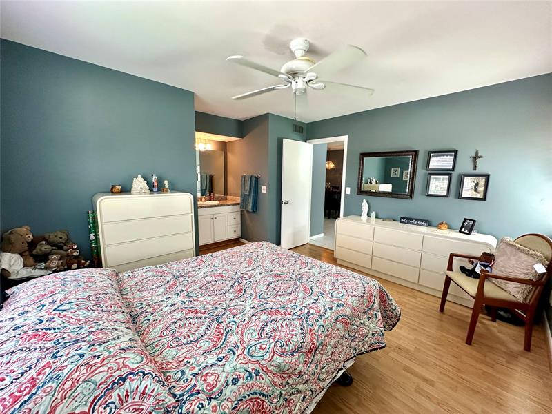 Image 26 of 36 For 930 Twin Lakes Dr  8-p