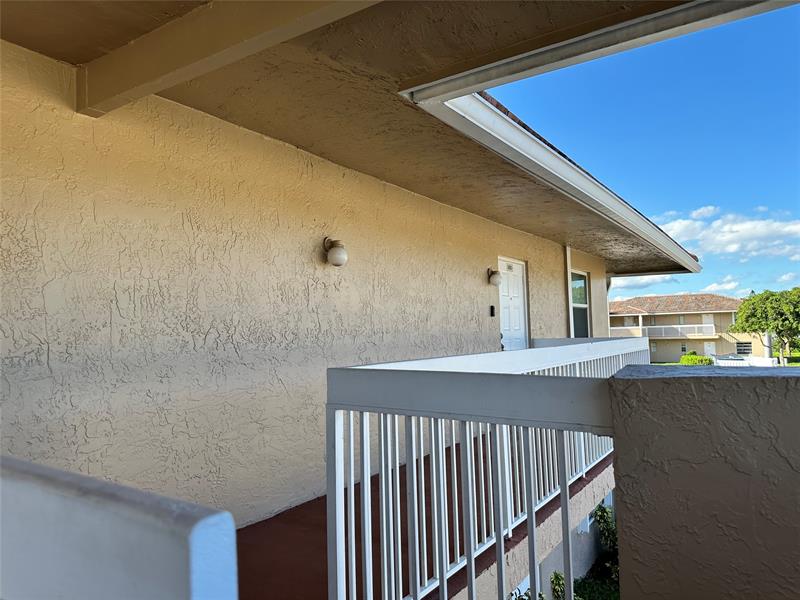 Image 3 of 36 For 930 Twin Lakes Dr  8-p